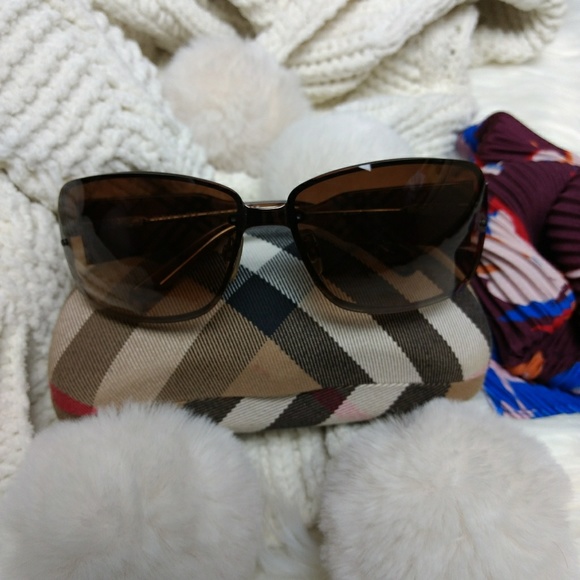 Burberry Accessories - Sunglasses